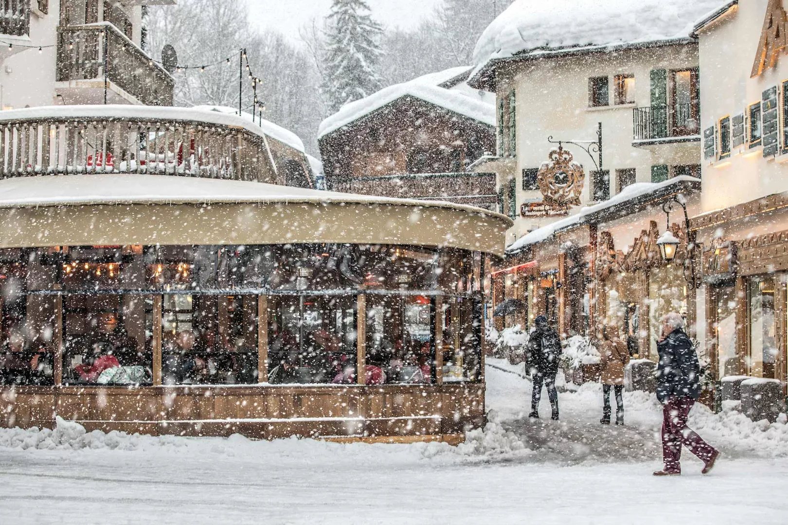 restaurant-centre-village-neige-megeve-hiver.jpg